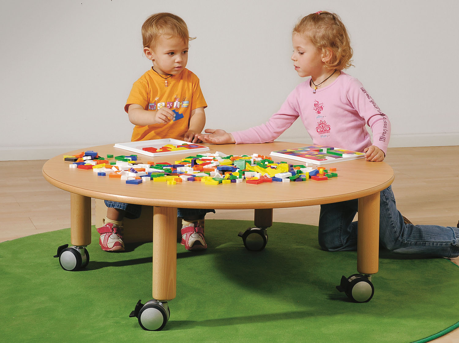 Mobiler Spieltisch rund Buche, Buche natur